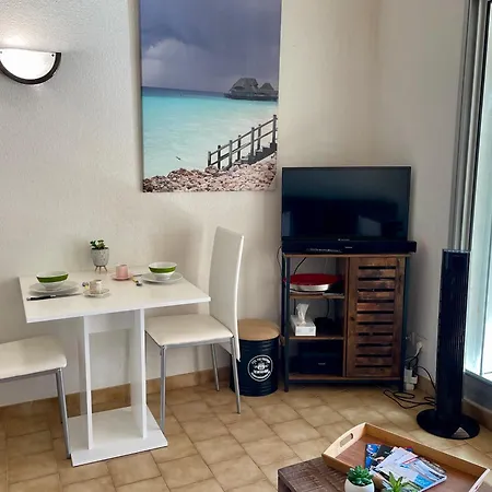 Joli En Bordure De A 15 Minutes Du Port De Bandol