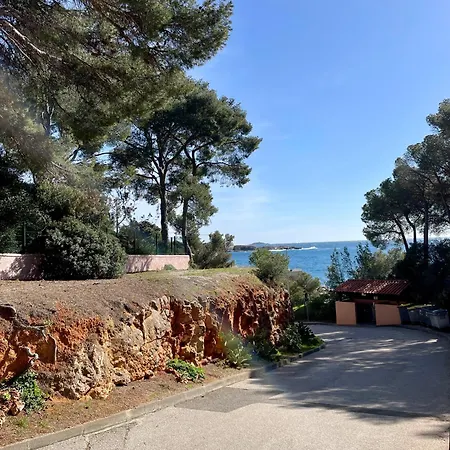 Joli En Bordure De A 15 Minutes Du Port De Bandol